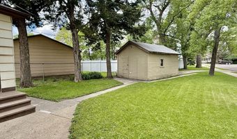 912 S Lloyd St, Aberdeen, SD 57401