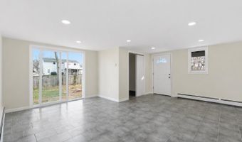 41 Madison Ave, Amityville, NY 11701