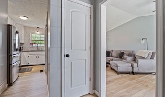 6 Gloucester Ct, Barboursville, WV 25504