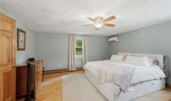 21 Portland St, Lincoln, RI 02838