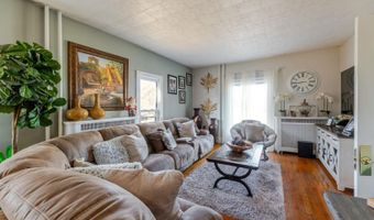 703 13th St, Auburn, NE 68305