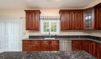 25 White Oak Ln, Aberdeen, NJ 07747