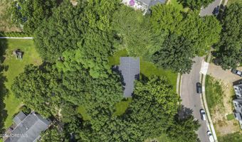 11 Phillips Mills Dr, Middletown, NJ 07748