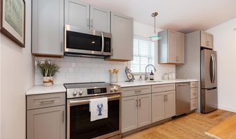 32 Exchange St 203, East Greenwich, RI 02818