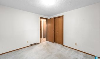 404 Jefferson Dr, Alcester, SD 57001