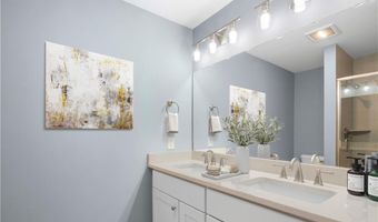 5 Thelma Ln 5, Middletown, RI 02842
