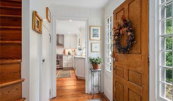 22 Brayton Rd, Smithfield, RI 02917