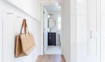 10 Mount Hope Ave, Portsmouth, RI 02871