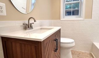 6727 W WAKEFIELD Dr #J, Alexandria, VA 22307