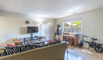 2616 W Hillside Dr, Anderson, CA 96007
