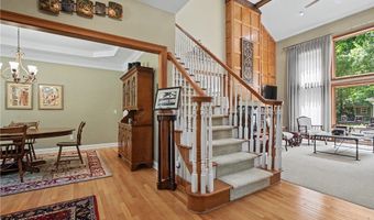1250 Woodsview Dr, Akron, OH 44313