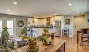 17500 Bridle Dr, Abingdon, VA 24210