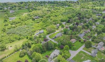 10 Bartlett Rd, Middletown, RI 02842