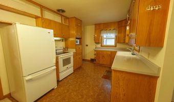 606 4Th Ave, Ackley, IA 50601