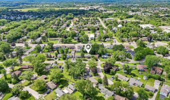 523 Maplewood Dr, Antioch, IL 60002
