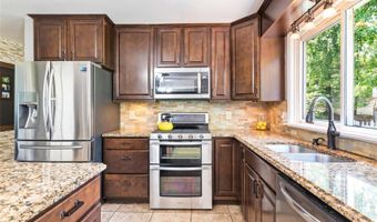 343 Oakleigh Woods Dr, Ballwin, MO 63011