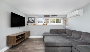 26 Leawood Dr, Cranston, RI 02920