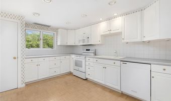 59 Lakewood Dr, Narragansett, RI 02882