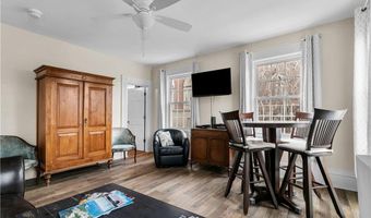 8 Franklin St 3, Newport, RI 02840