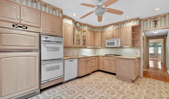 98 W 31ST St, Bayonne, NJ 07002