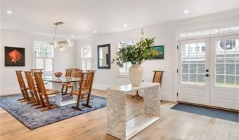 24 School St, Newport, RI 02840