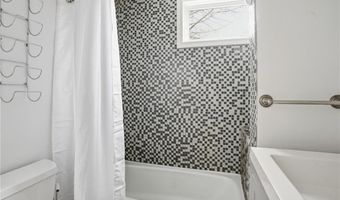 48 Constitution St 1, Bristol, RI 02809
