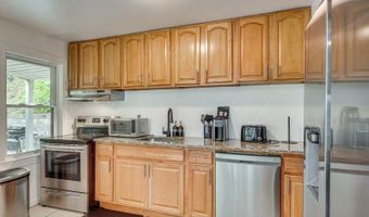 86 Pine Brook Rd, Bayonne, NJ 07035