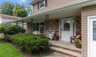 58 CRESTVIEW Dr, Appleton, WI 54915