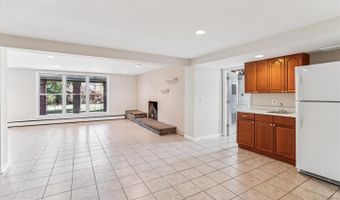 5813 MIDHILL St, Bethesda, MD 20817