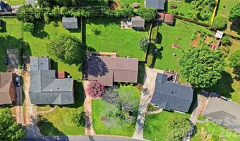 3330 Woodleaf Rd, Charlotte, NC 28205