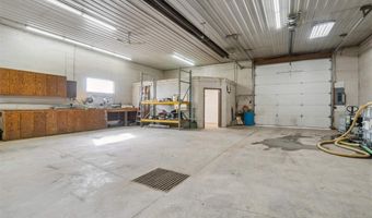 5276 Oakcrest Hill Rd SE, Riverside, IA 52327