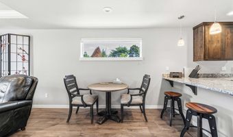 860 1ST St SE, Bandon, OR 97411