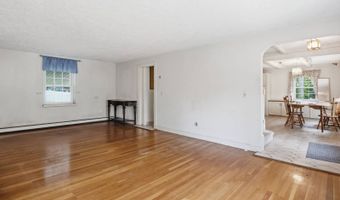 7 Page Rd, Bedford, MA 01730