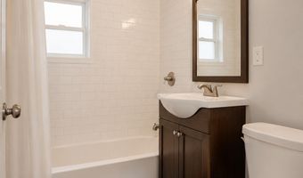 180 Dupont Pl, Bridgeport, CT 06611