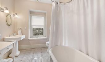 287 Gibbs Ave, Newport, RI 02840