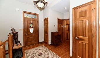 355 Connecticut Cir, Indianapolis, IN 46217