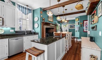 22 Greenough Pl, Newport, RI 02840
