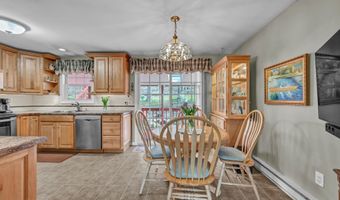 23 Fleetwood Dr, Danbury, CT 06810