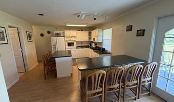 379 Lakepoint Rd, Alford, FL 32420