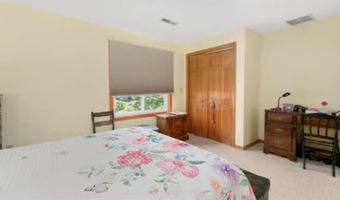 66 Foxglove Dr, Cranston, RI 02920