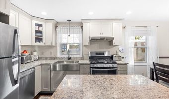41 Yeoman Ave, Cranston, RI 02920