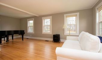 391 Bimson Dr, Barnet, VT 05821