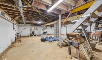 327 E 37th St, Anderson, IN 46013