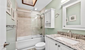 11 Cove Rd, Narragansett, RI 02882