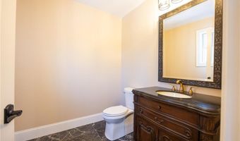 7 Dennell Dr, Lincoln, RI 02865