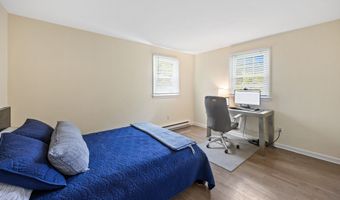 20 Club Ln, Cheshire, CT 06410