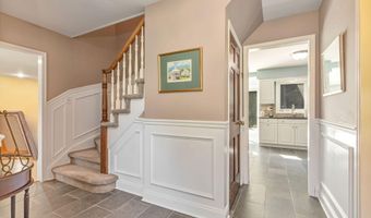 44 Devonshire Ct, Middletown, NJ 07748
