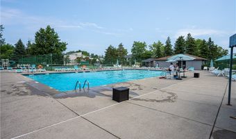 2 Southcreek Ct B, Amherst, NY 14051