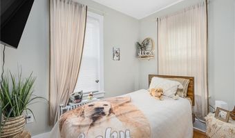 5 Conrad Ct, Newport, RI 02840