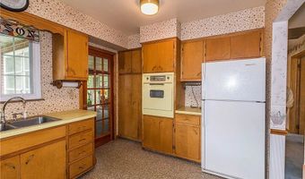 676 E Turkeyfoot Lake Rd, Akron, OH 44319